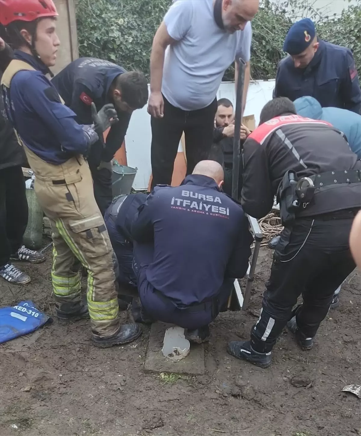 Bursa'da su kuyusunda fenalaşan babasını kurtarmaya çalışırken zehirlenen çocuk öldü