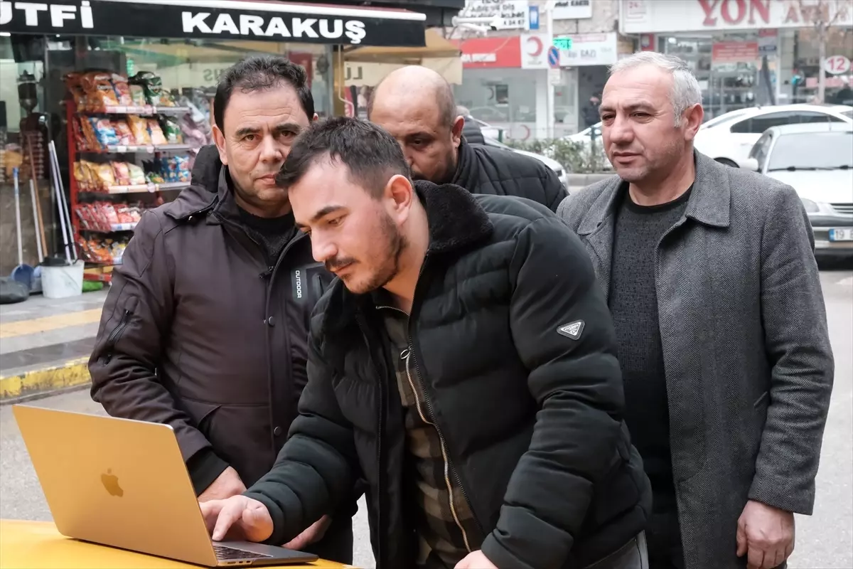 Çorum'da taksiciler AA'nın 'Yılın Kareleri' oylamasına katıldı