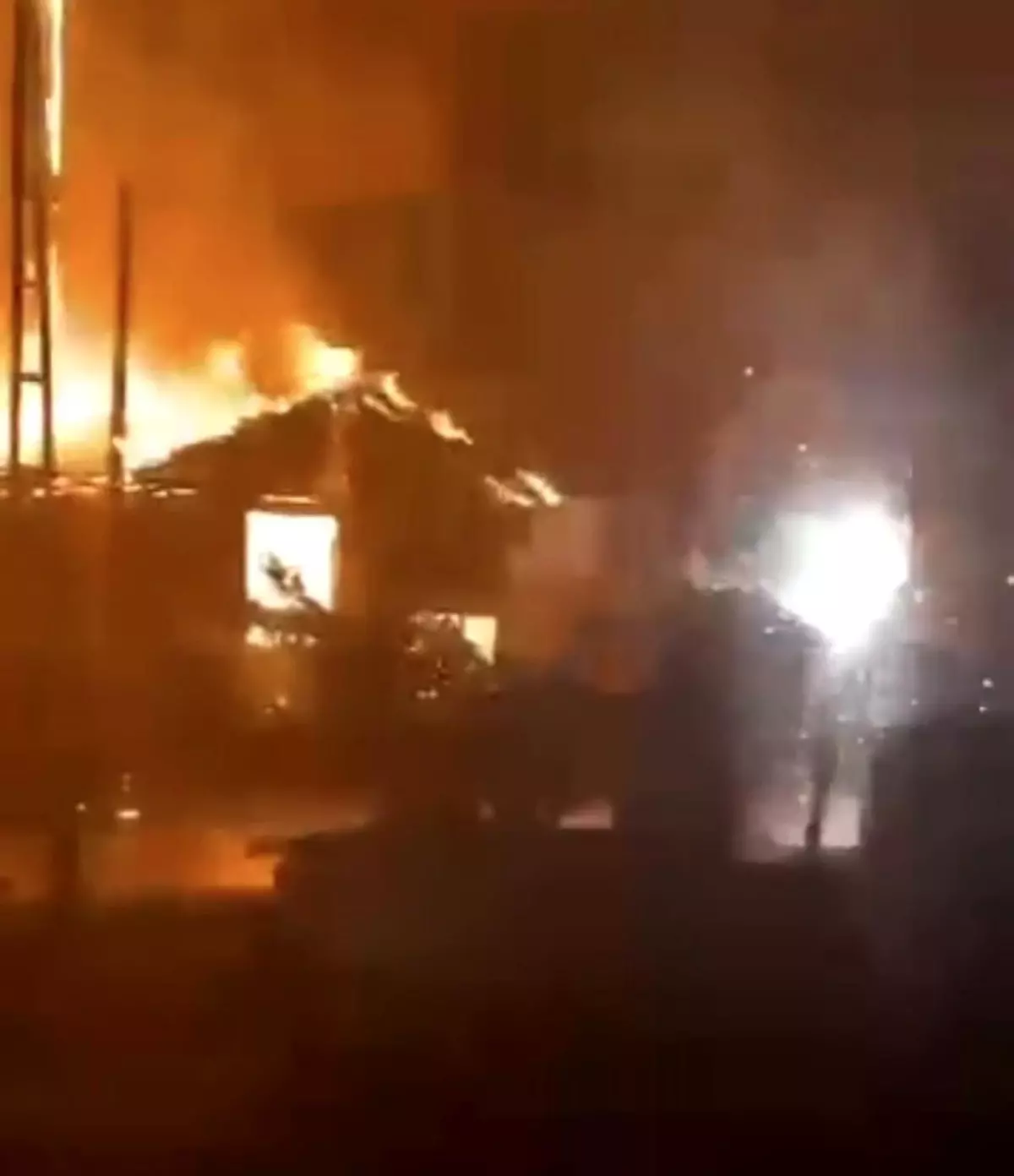 Düzce'de mobilya atölyesi küle döndü