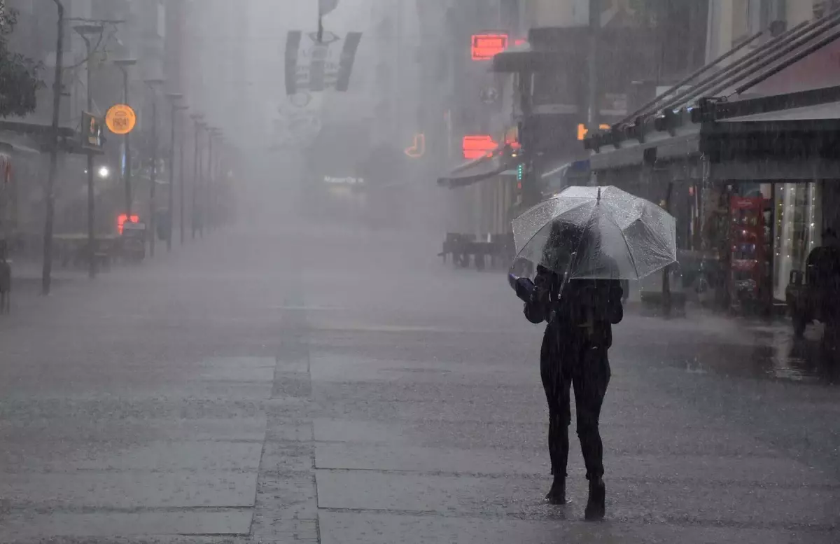 Ege'de 'fırtına' ve 'kuvvetli yağış' uyarısı