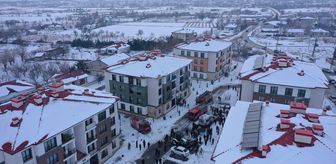 Elazığ'da binada çıkan yangında 11 kişi dumandan etkilendi
