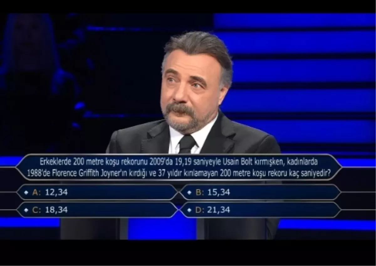 Erkeklerde 200 metre koşu rekorunu 2009'da 19,19 saniyeyle Usain Bolt kırmışken, kadınlarda 1988'de Floren...