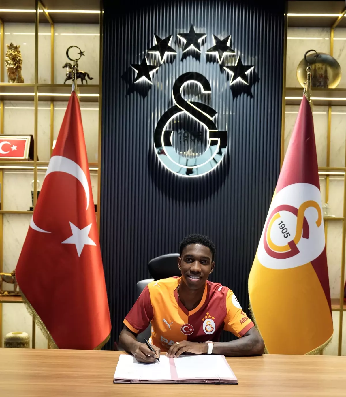 Galatasaray, Yaser Asprilla'yı duyurdu