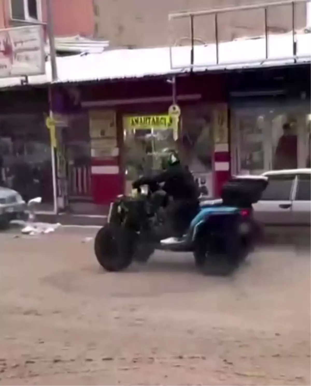 Gaziantep'te drift atan 2 sürücüye ceza: Tehlike saçtıkları anlar kamerada