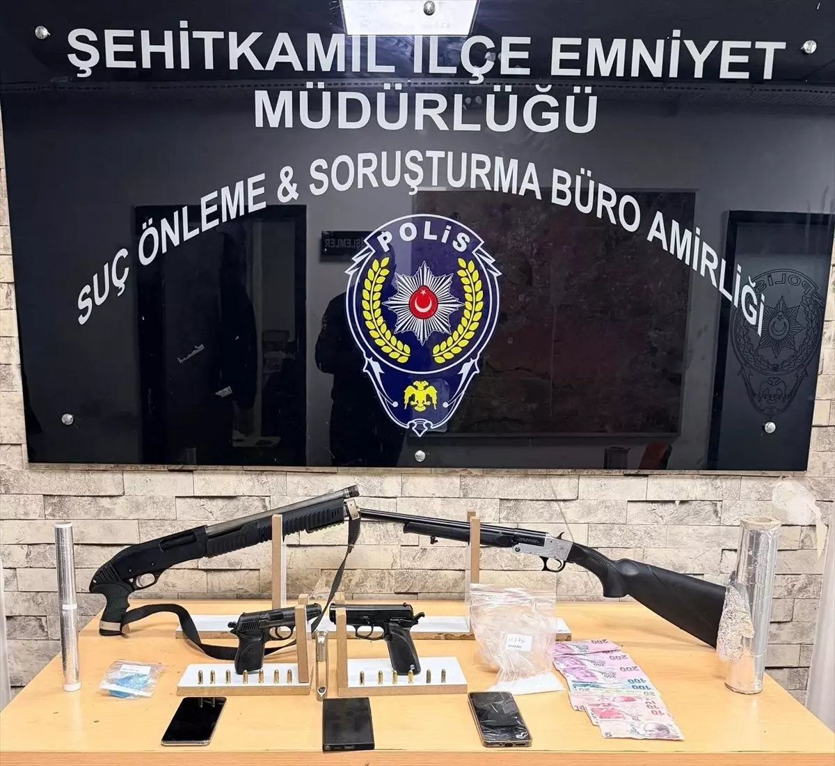 Gaziantep'te Silah ve Uyuşturucu Operasyonunda 4 Kişi Gözaltına Alındı