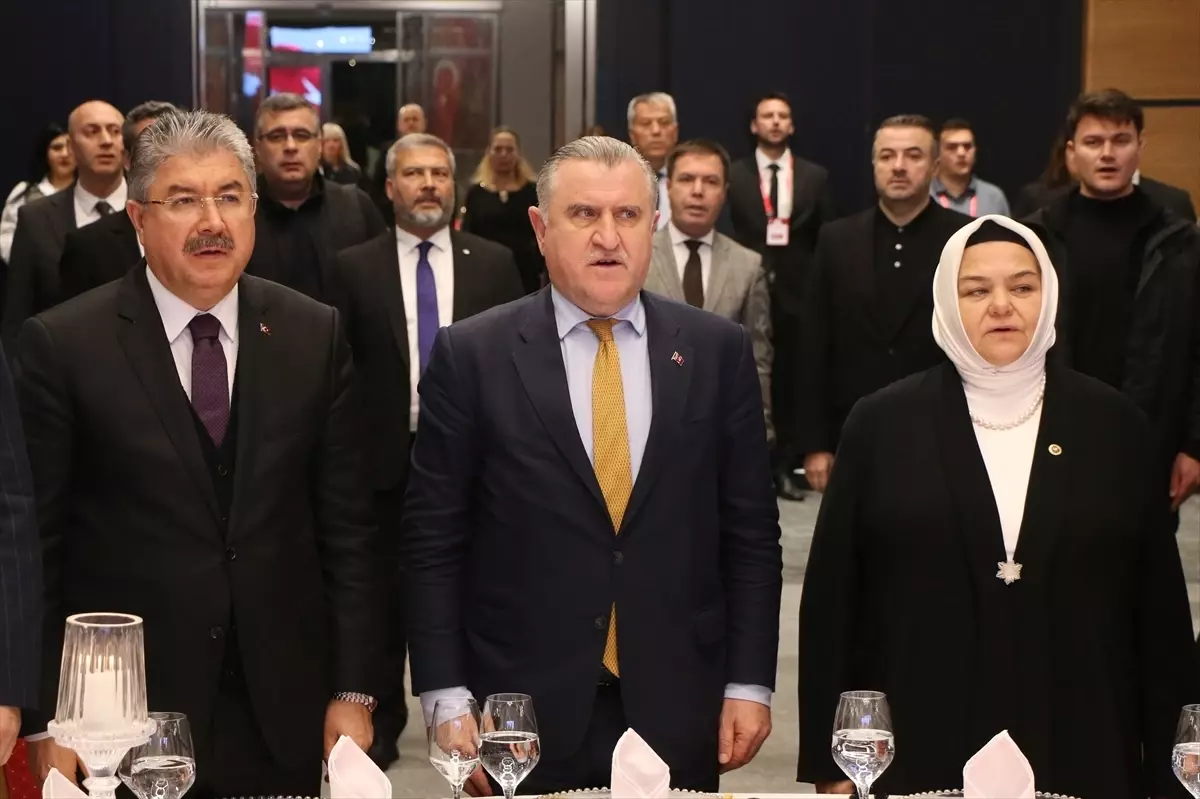 Gençlik ve Spor Bakanı Bak, Eskişehir'de amatör spor kulüplerinin temsilcileriyle buluştu