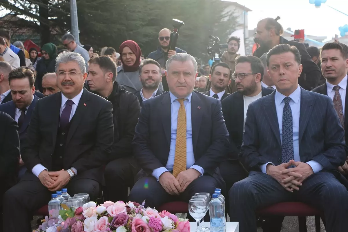 Gençlik ve Spor Bakanı Bak, Eskişehir'de temel atma töreninde konuştu Açıklaması