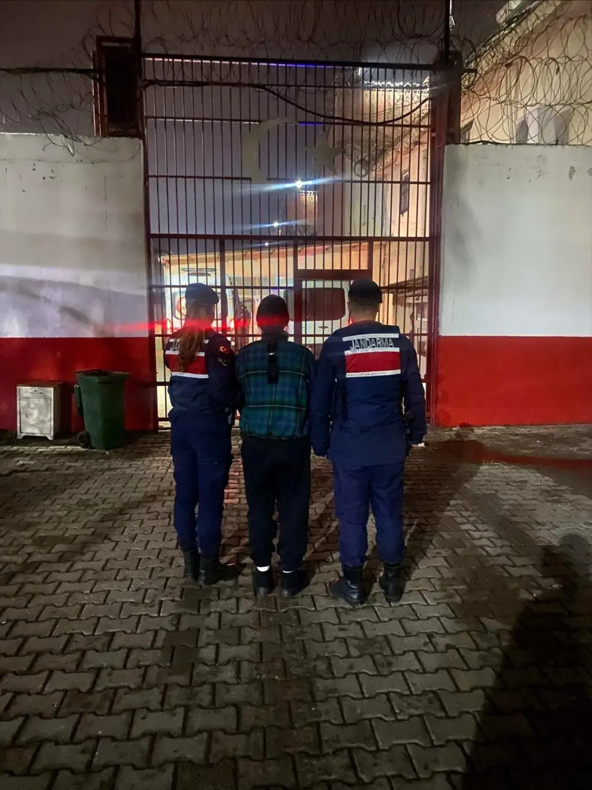 Hapis cezasıyla aranan şahıs Efeler'de yakalandı