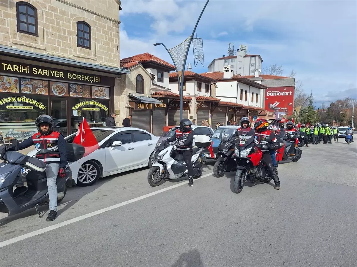 Isparta'da motosikletliler bağrağa saygı sürüşü yaptı