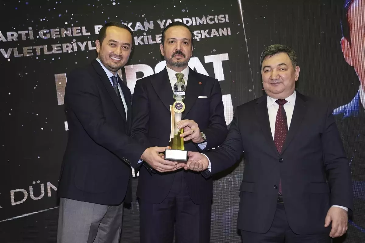 İstanbul'da '22. Uluslararası İpekyolu Yılın Altın Adamları Ödül Töreni' düzenlendi