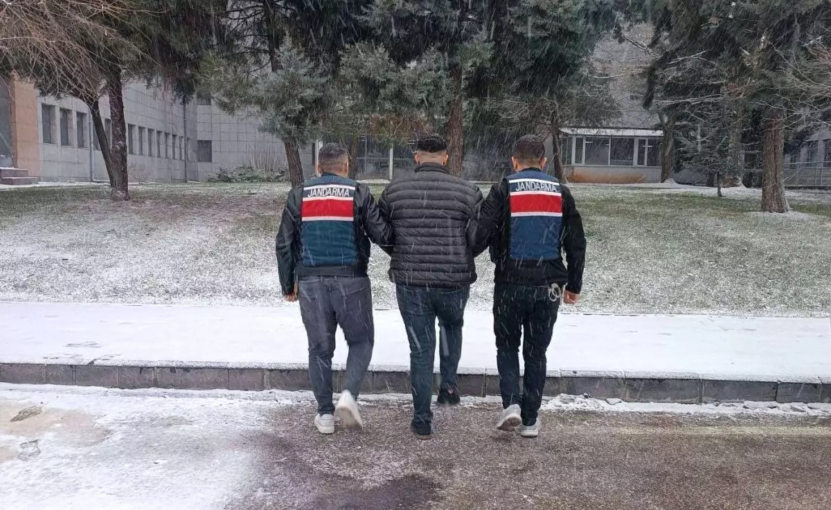 Kesinleşmiş 10'ar yıl cezayla aranan 2 şahıs yakalandı