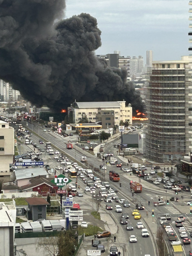 korkunc goruntuler dumanlar gokyuzunu kapladi 19501790 6630 m