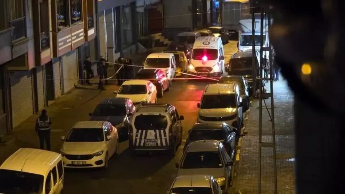 Küçükçekmece'de çatı katından düşen adam hayatını kaybetti