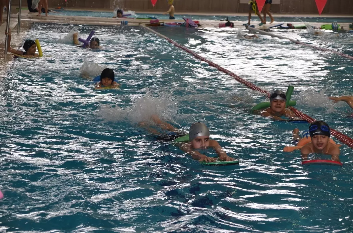 Muş'ta 'Yüzme Bilmeyen Kalmasın' projesi sürüyor