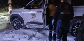 Sivas'ta ekipler yolu kardan kapanan mezrada düşerek yaralanan kadın için seferber oldu