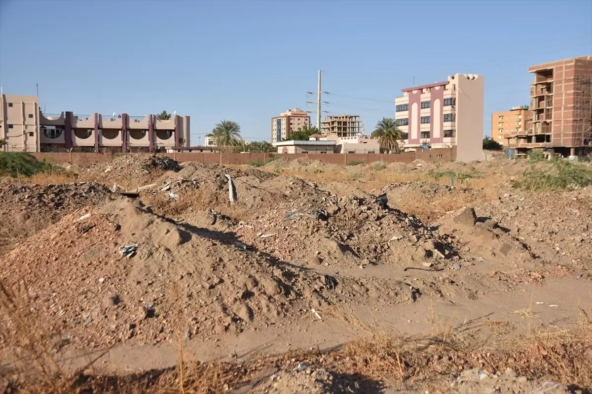 Sudan'ın başkenti Hartum'da HDK'nin sivilleri rastgele gömdüğü toplu mezarlar açılmayı bekliyor
