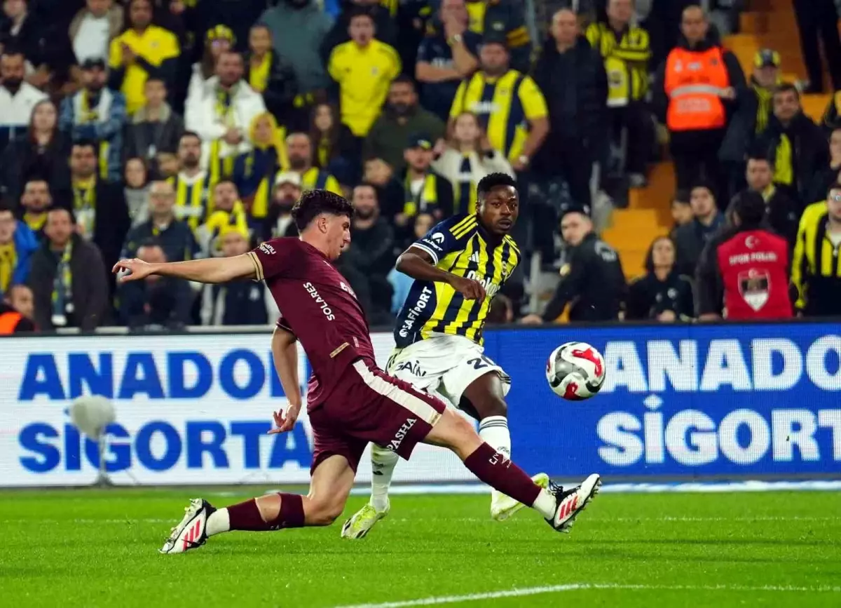 Trendyol Süper Lig: Fenerbahçe: 1 Göztepe: 1 (İlk yarı)