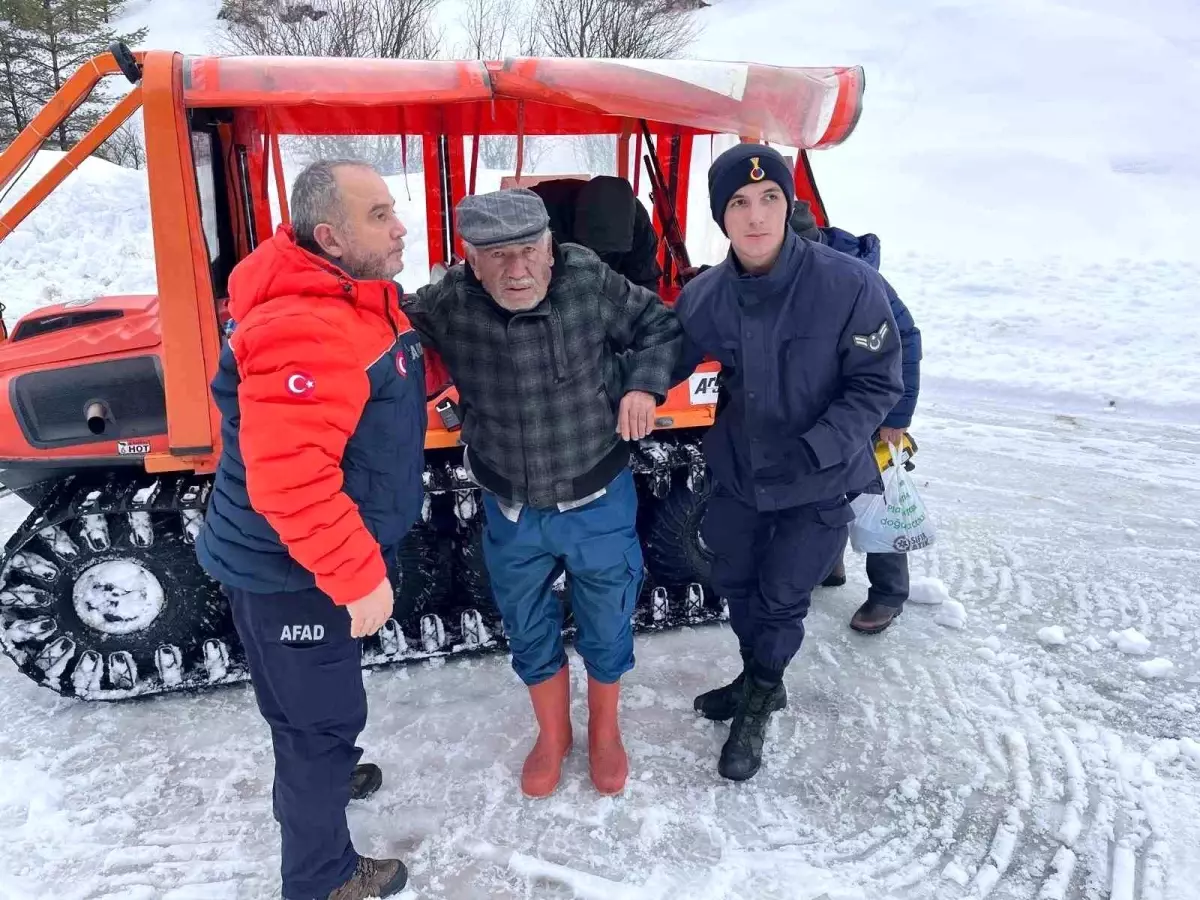 Yayla evinde mahsur kalan vatandaşı AFAD ve jandarma kurtardı