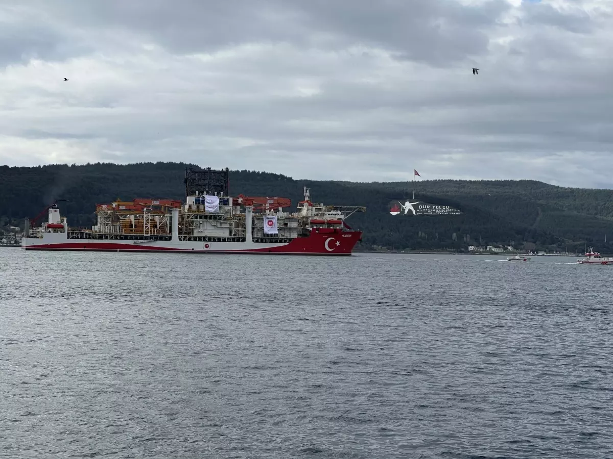 Yıldırım derin deniz sondaj gemisi, Çanakkale Boğazı'ndan geçti