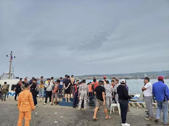 The ferry carrying 359 people sank due to a technical failure