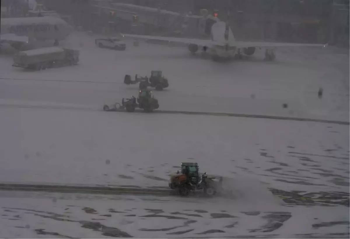 ABD'de kar fırtınası nedeniyle 950 bine yakın kişi elektriksiz kaldı