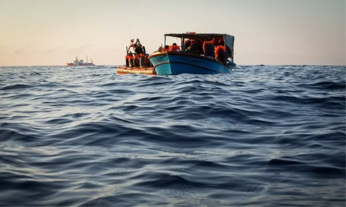 Akdeniz açıklarında göçmenleri taşıyan tekne battı: 50 ölü