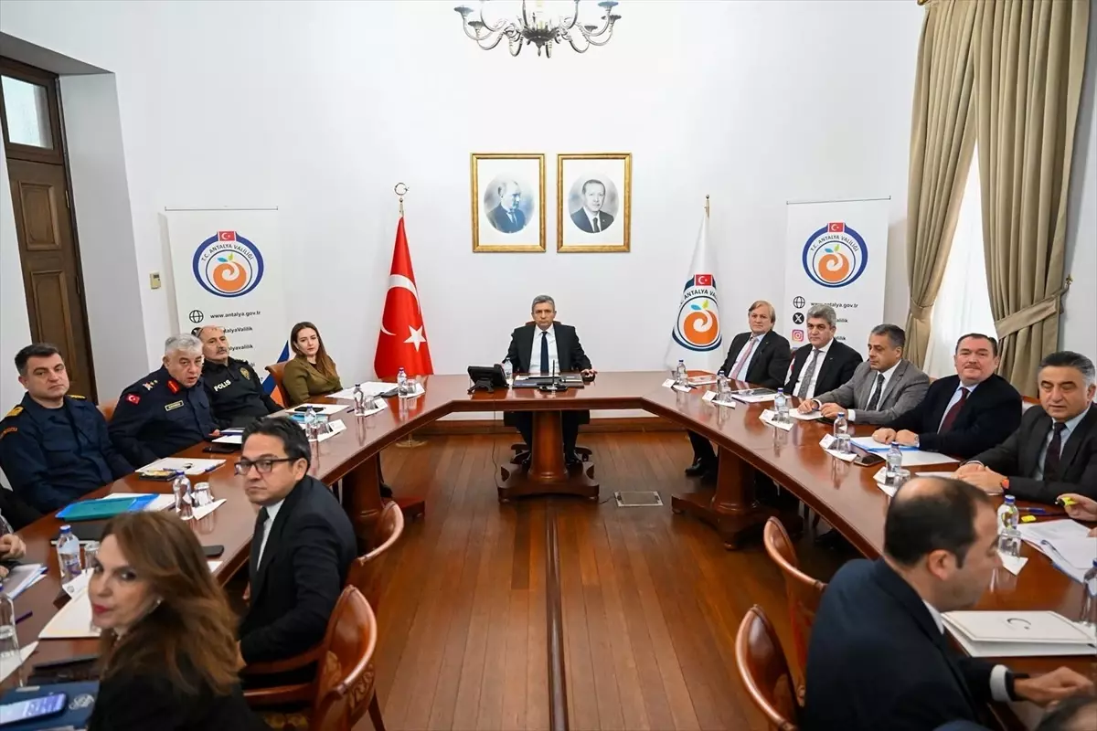 Antalya'da "Aşırı Yağış Değerlendirme ve Koordinasyon Toplantısı" yapıldı