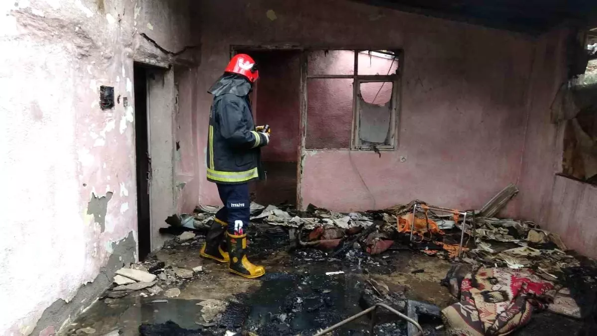 Antalya'da gecekonduda yangın