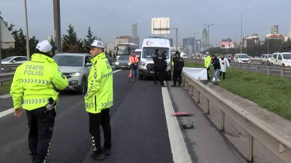 Ataşehir'de motosikletin çarptığı yaya hayatını kaybetti, sürücü yaralandı