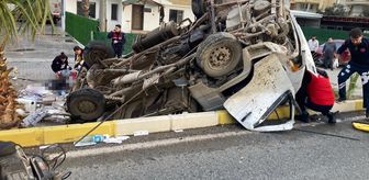 Balıkesir'de kamyonetin devrilmesi sonucu 2 kişi öldü, 1 kişi yaralandı