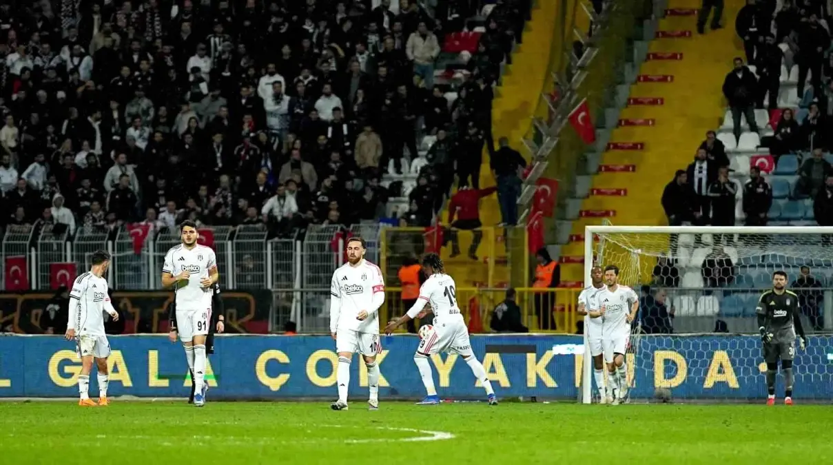 Beşiktaş taraftarı yönetimi istifaya davet etti