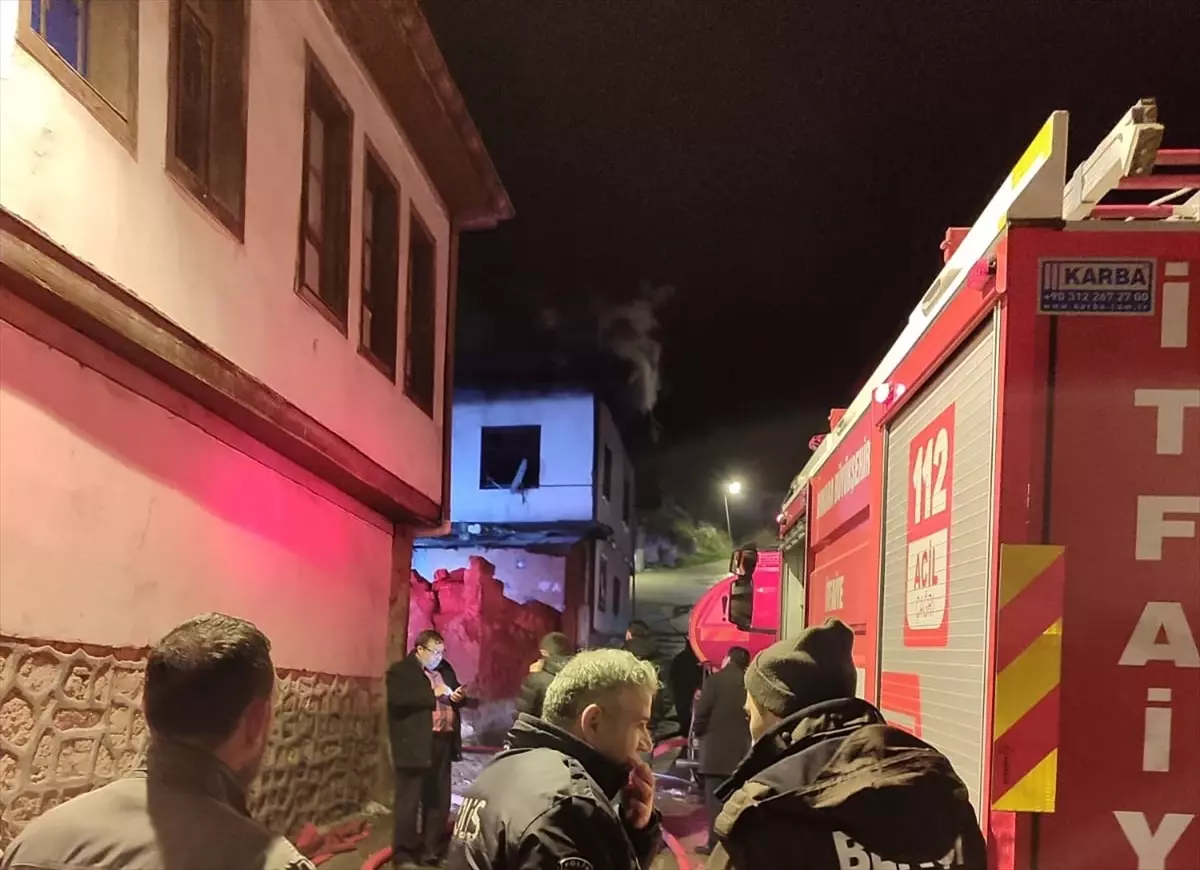 Beypazarı'nda çıkan yangında ahşap ev kullanılamaz hale geldi