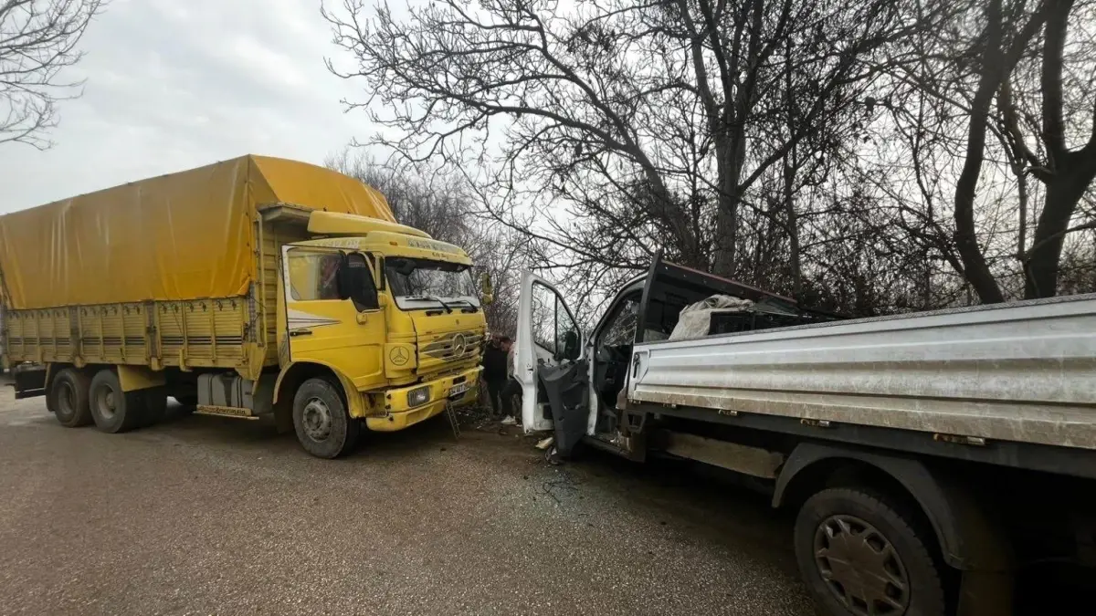 Bilecik'te ıslak yol kazaya neden oldu: 4 yaralı