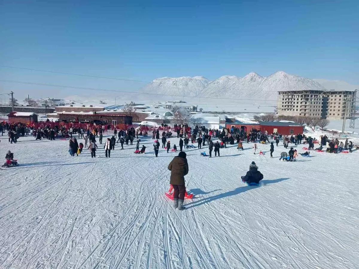Bitlis'te kayak merkezine yoğun ilgi