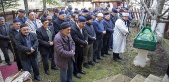 Bolu'da evinde çıkan yangından kedisiyle kurtulan 'Ali Dede' hayatını kaybetti
