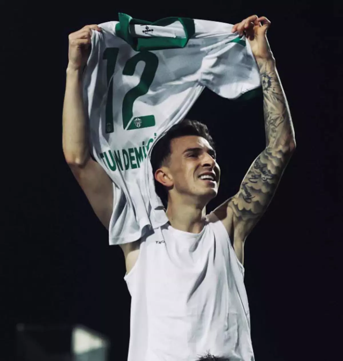 Bornova 1877 tırmanıyor