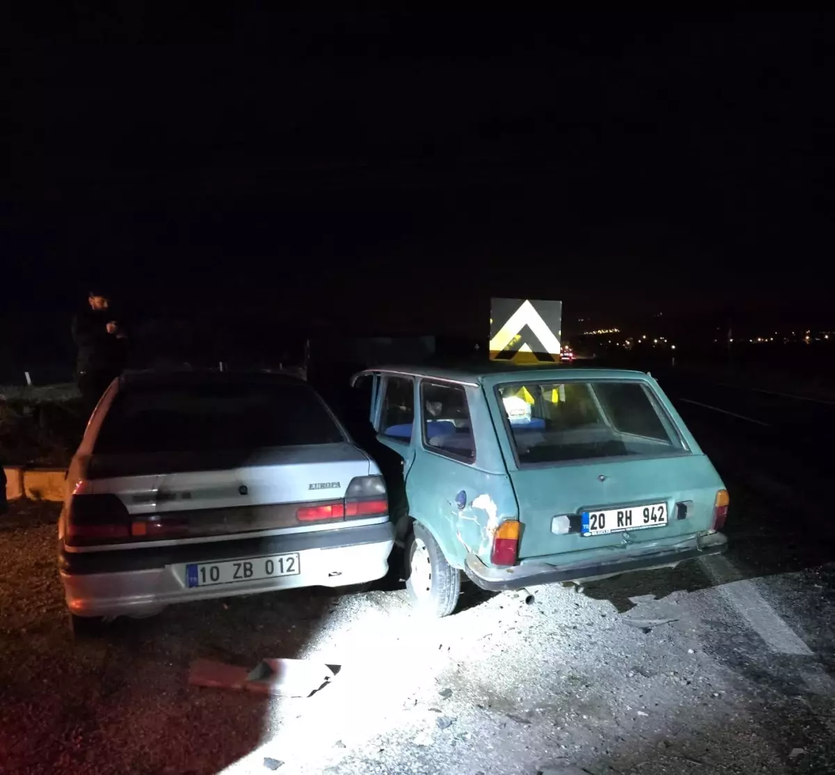 Buldan'da iki otomobil çarpıştı; 2 yaralı