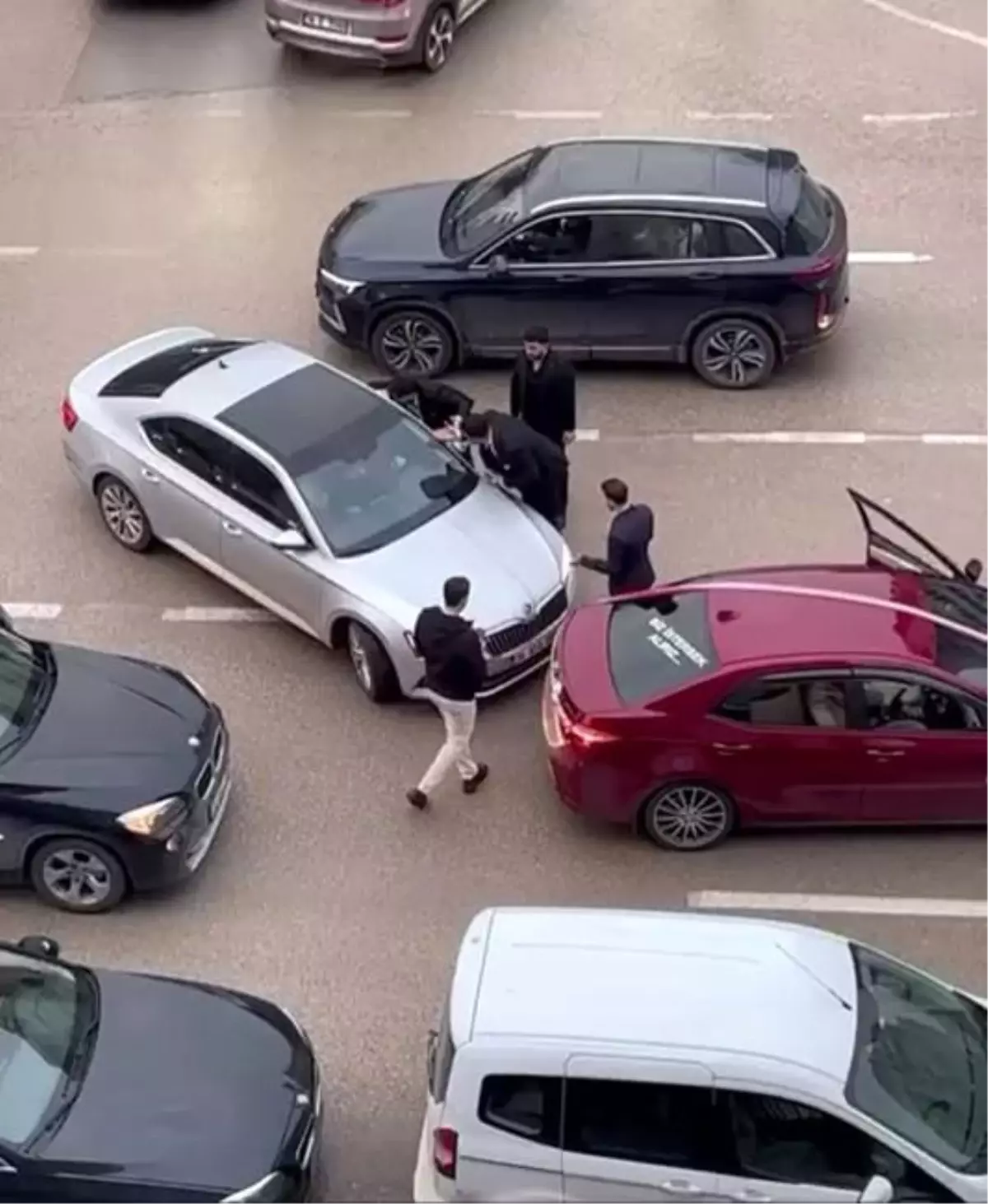 Bursa'da düğün konvoyunda gerginlik