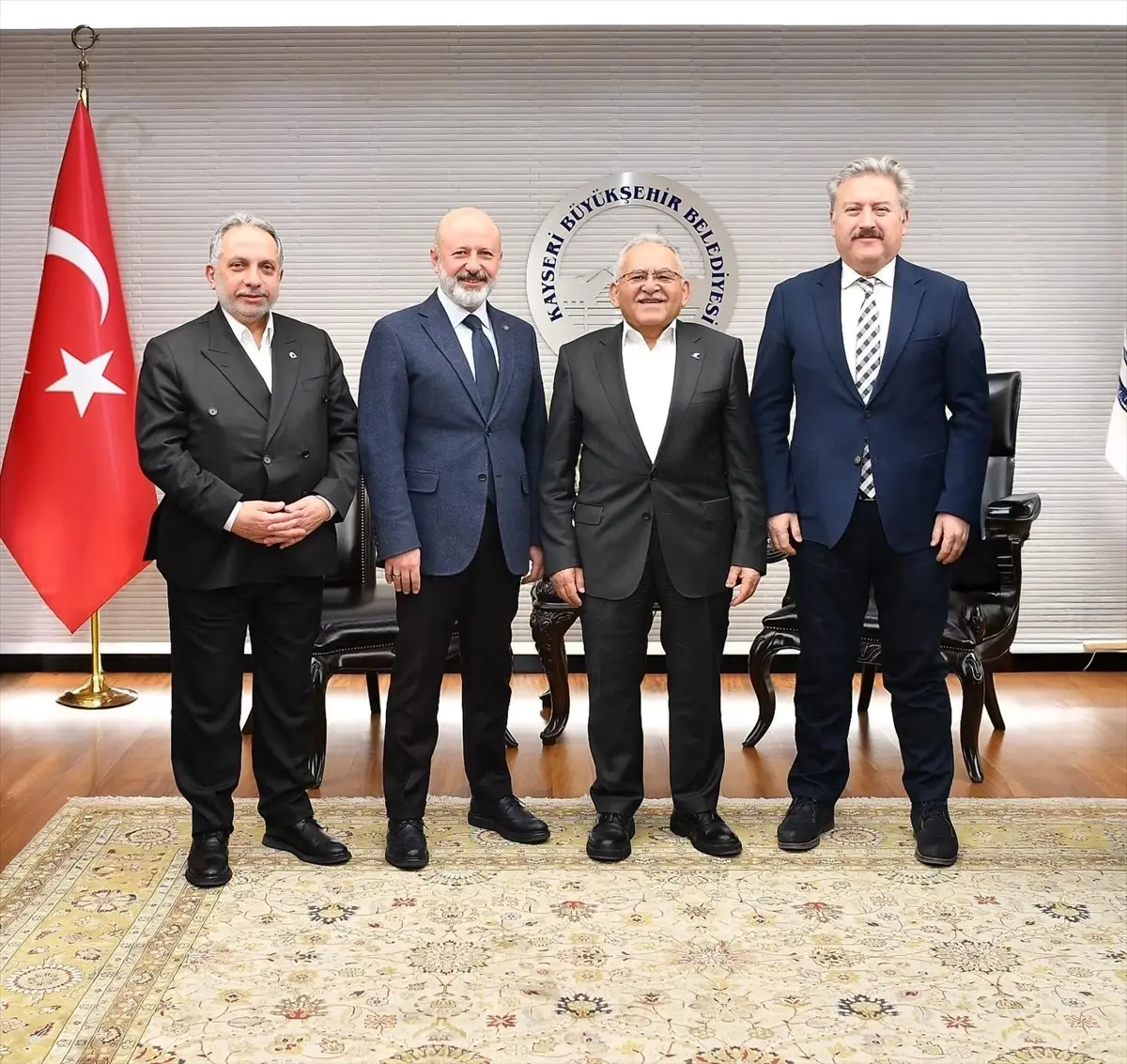 Büyükşehir Belediye Başkanı Büyükkılıç, ilçe başkanlarıyla toplantı yaptı