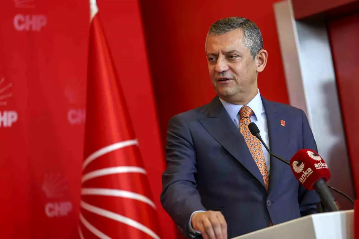 CHP Genel Başkanı Özel ile Saadet Partisi Genel Başkanı Arıkan bir araya geldi