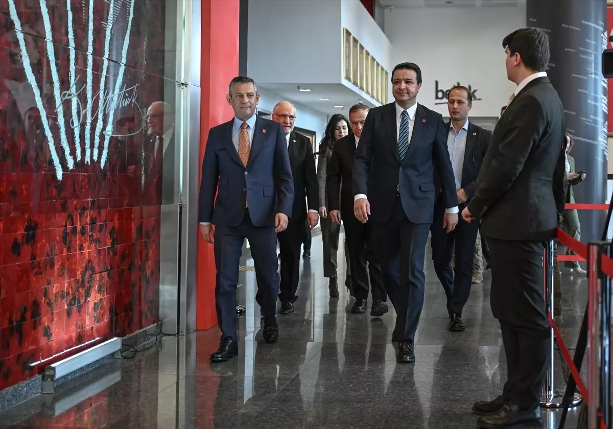 CHP Genel Başkanı Özel, Saadet Partisi Genel Başkanı Arıkan ile görüştü