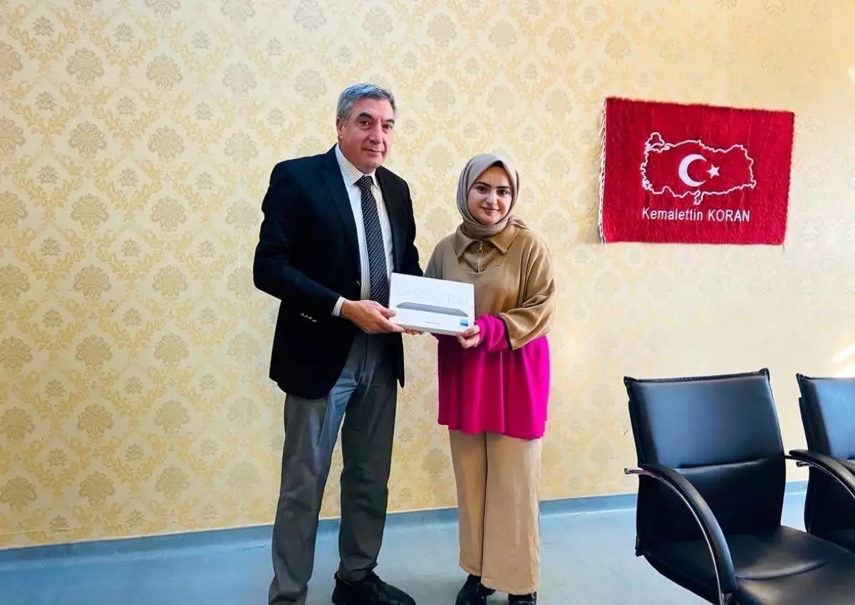 Diyadin'de gençlere tablet desteği