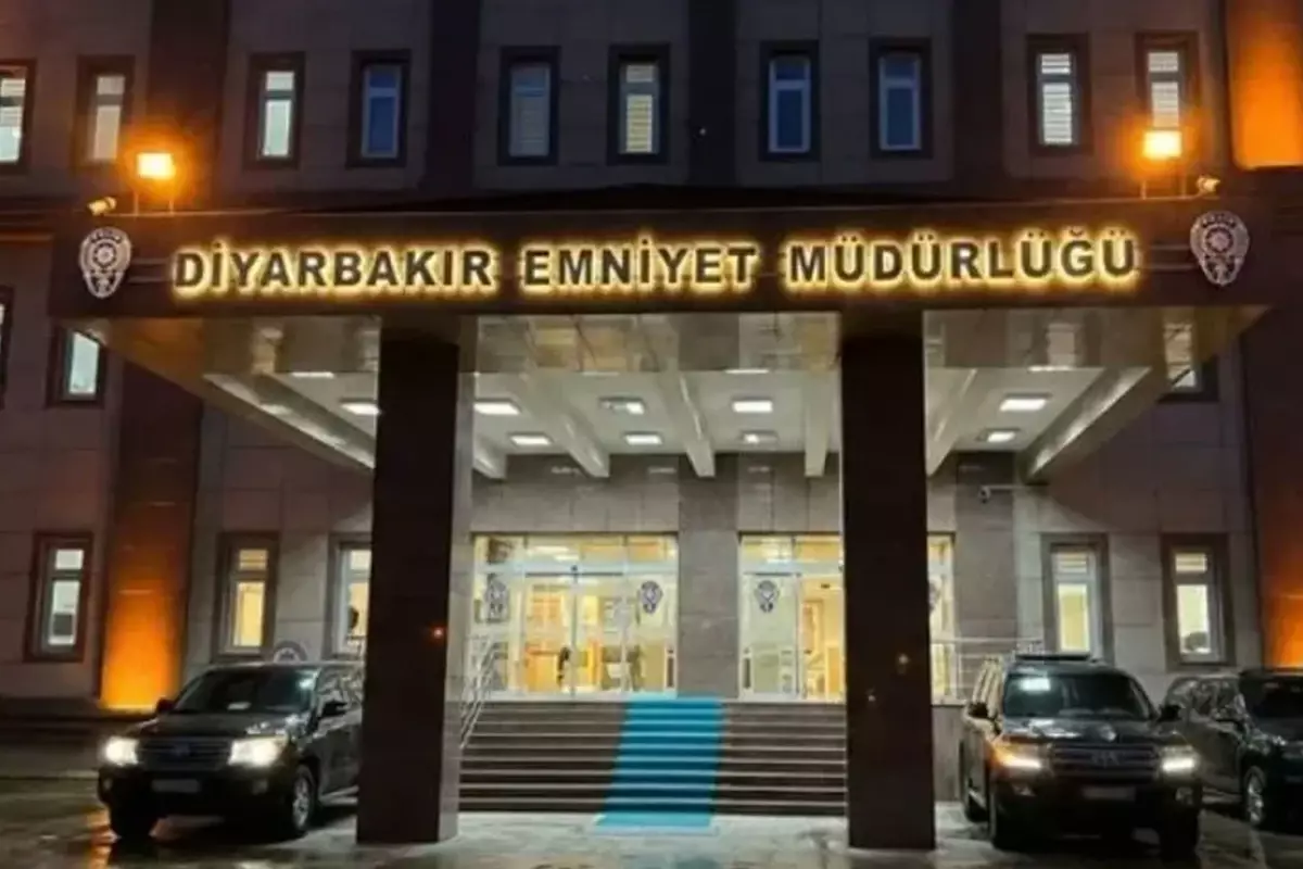 Diyarbakır'da İl Emniyet Müdürlüğü'ne EYP'li saldırı girişimi