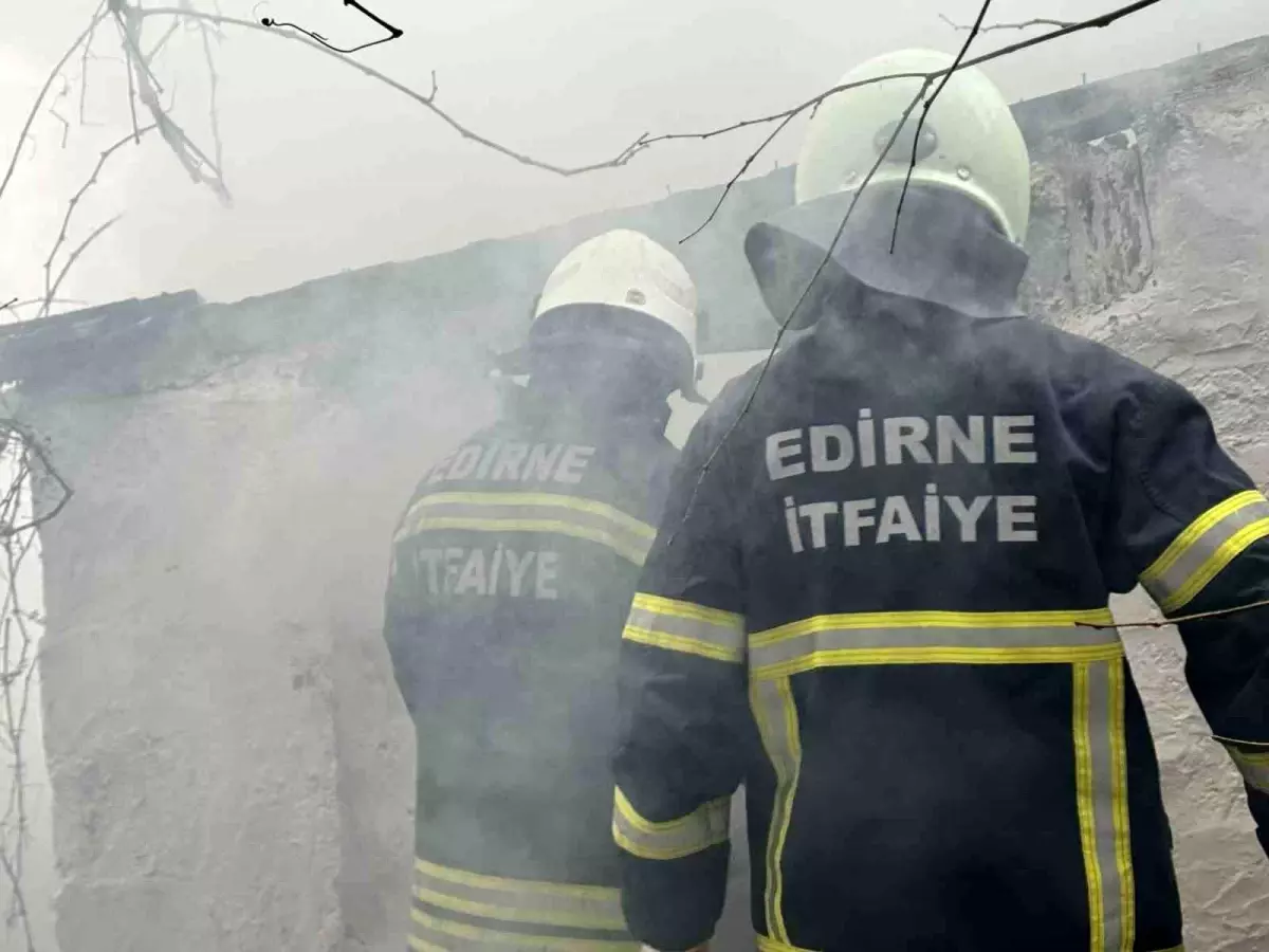 Edirne'de depo yangını büyümeden söndürüldü