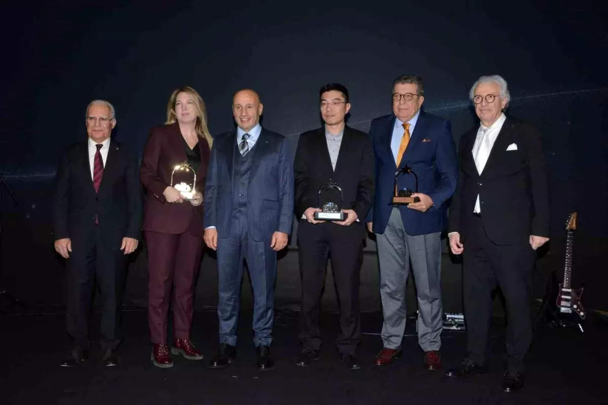 Ege'de ihracatın yıldızları belirlendi: Uğur Soğutma'ya çifte ödül