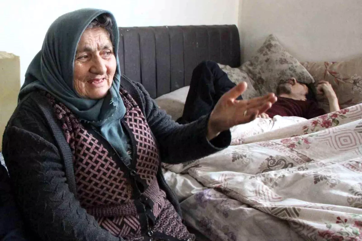 Engelli evlatlarına ömrünü adayan anne