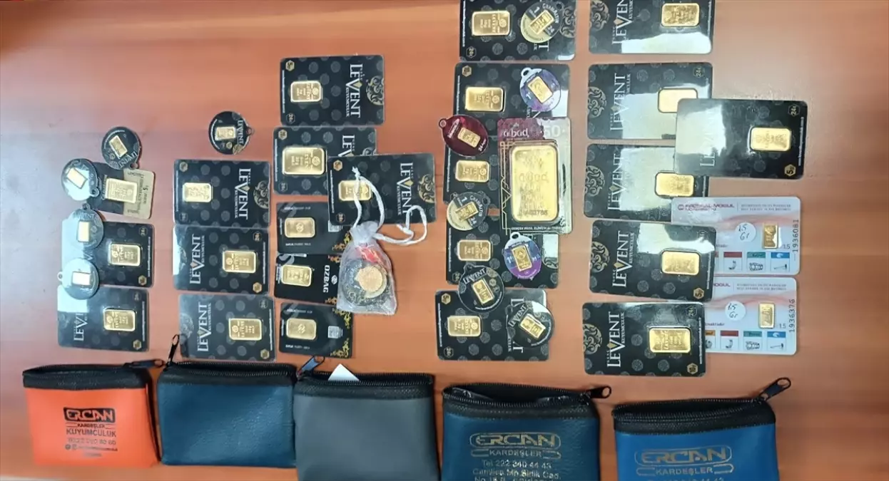 Eskişehir'de yolda düşürülen ve içinde altın bulunan çanta sahibine teslim edildi