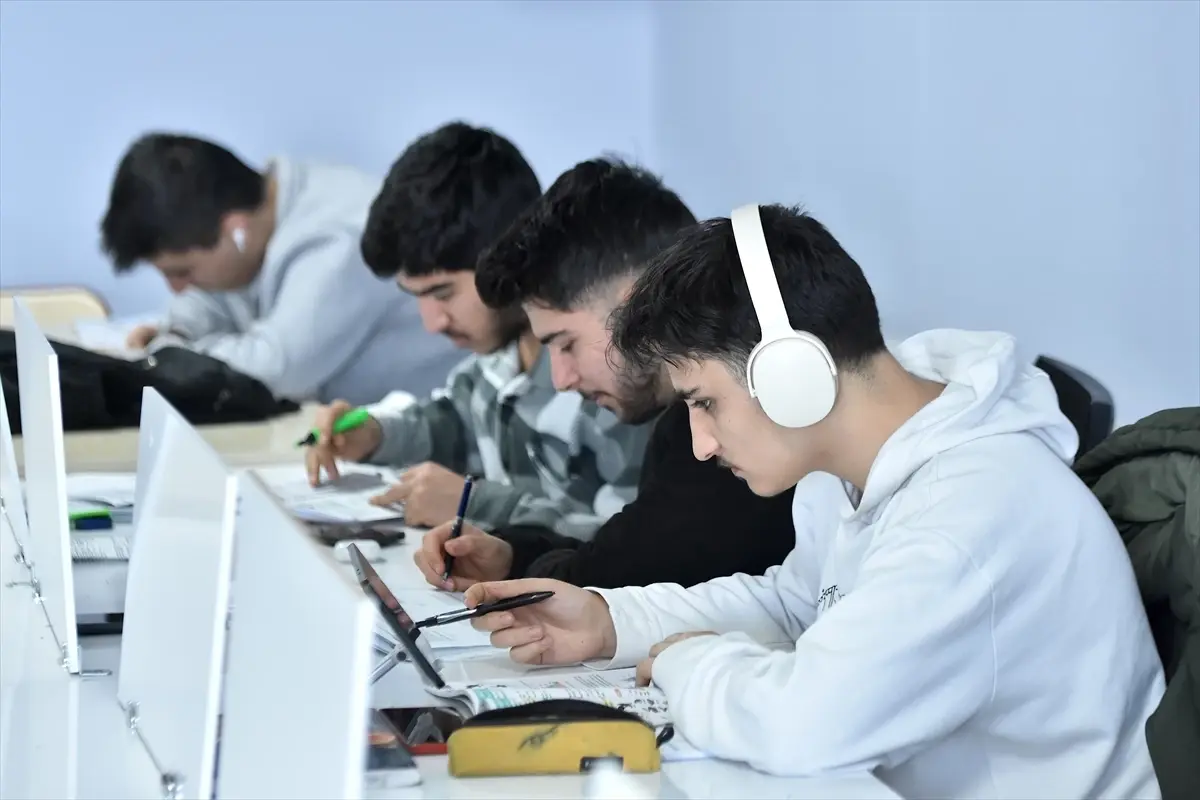 'Etüt Van Projesi'yle 4 yılda 120 bin kişi ücretsiz eğitimle sınavlara hazırlandı