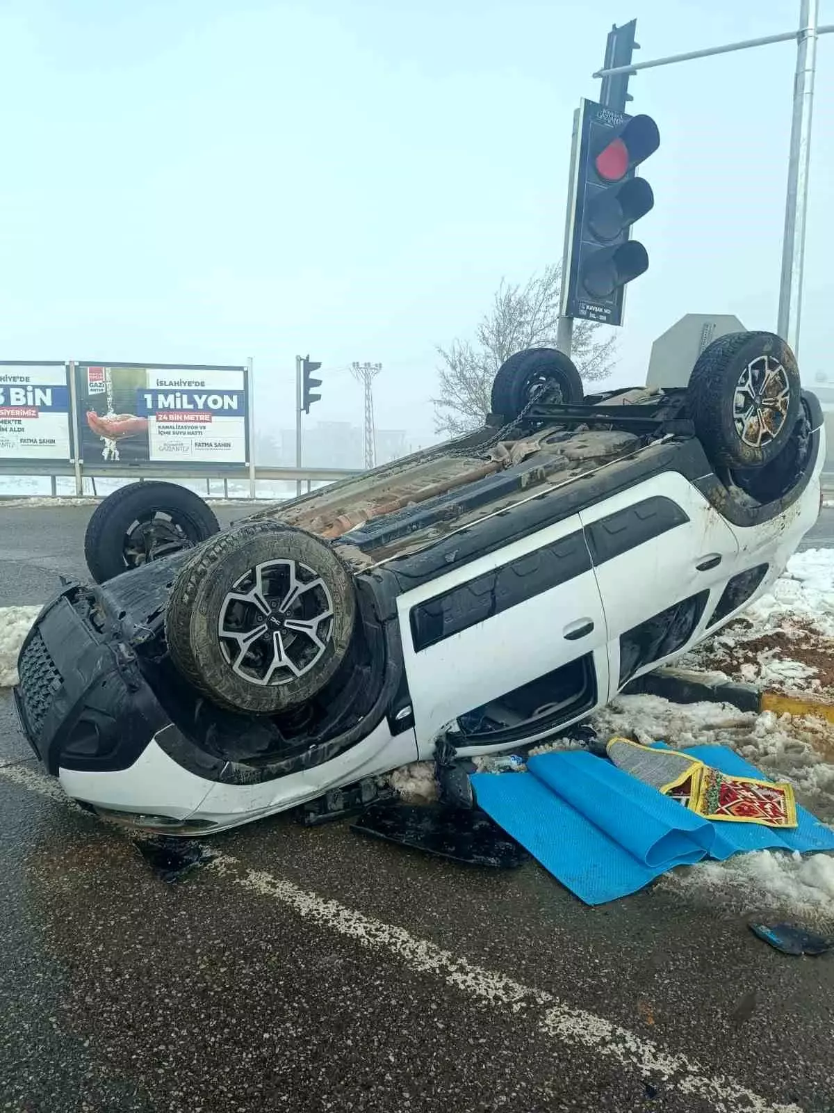 Gaziantep'te iki otomobil çarpıştı: 3 yaralı