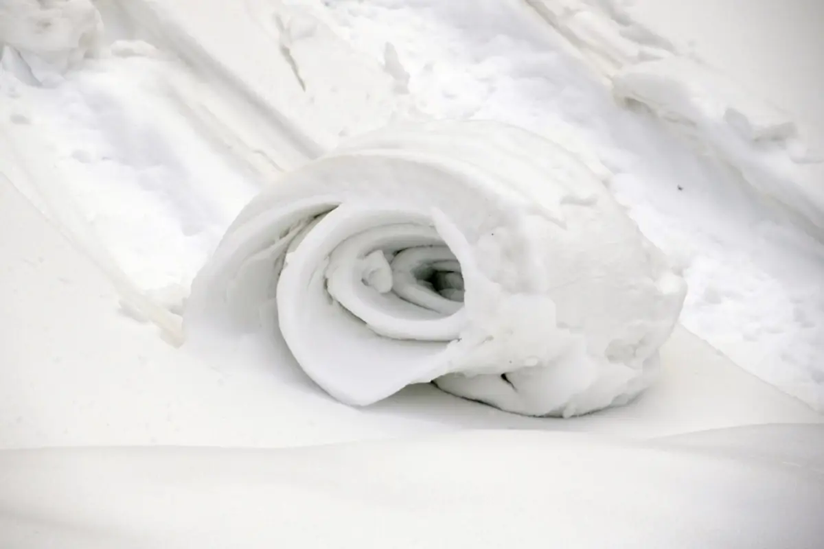 Görüntü Türkiye'den! Doğada ender oluşan kar ruloları oluştu